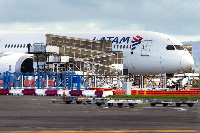 De LATAM Airlines Boeing 787 Dreamliner een dag na het incident op de luchthaven van Auckland.