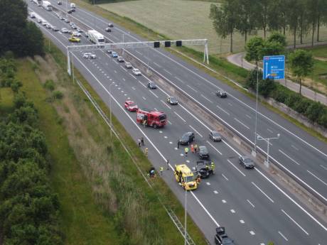 Twee auto’s zwaar beschadigd bij botsing op A12