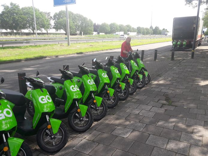 Aspirar Limpiar el piso Millas Waalwijk verwelkomt de elektrische deelscooter: GO Sharing plaatst 50 e- scooters | Waalwijk, Heusden e.o. | bd.nl