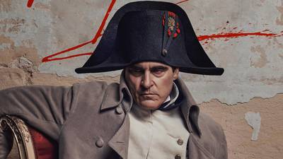 RECENSIE. ‘Napoleon’: “Deze film grijpt je van bij het begin bij de keel. Letterlijk”