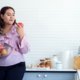 Bianca (35) kwam 20 kilo aan: ‘Ik had inmiddels maat 46. Waar die kilo’s vandaan kwamen, bleef een raadsel’