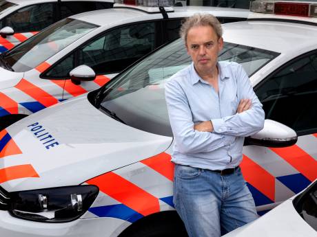 Stadschroniqueur loopt wekenlang mee met politie: 'De rauwe werkelijkheid, geen suikerspinverhalen'