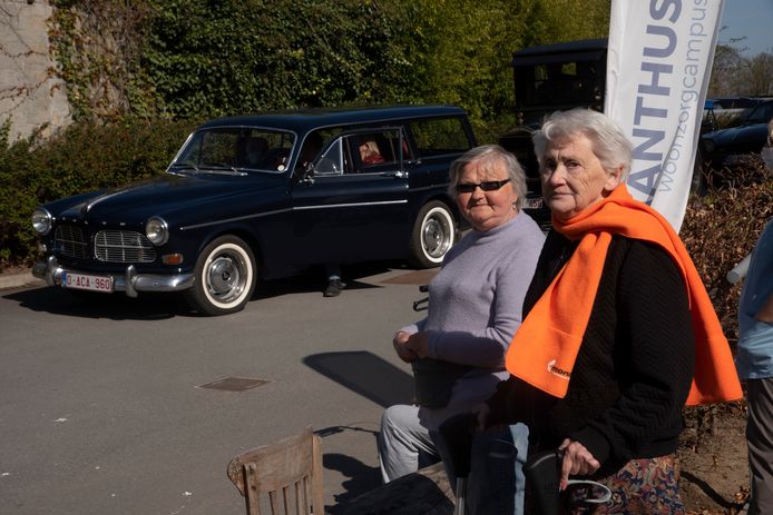 Oldtimers worden hartelijk onthaald aan Helianthus in Melle.
