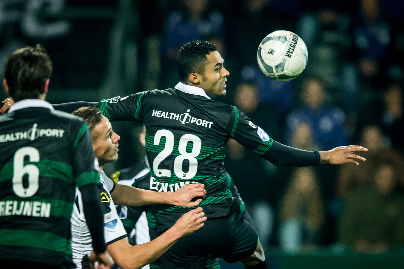 Abel Tamata in actie voor FC Groningen.