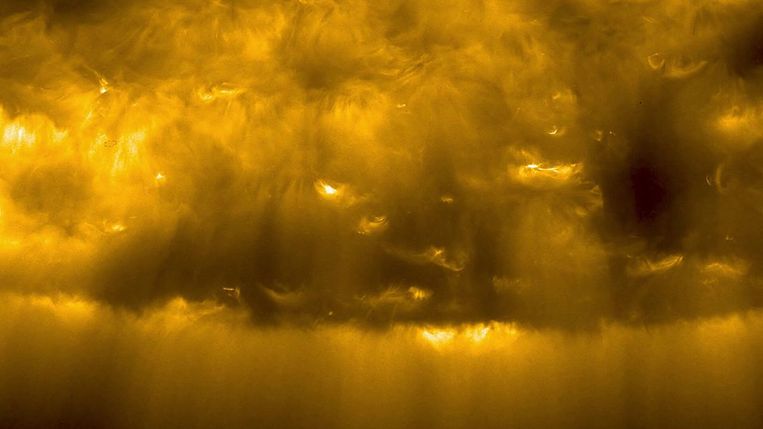 Een foto van de zuidpool van de zon, gemaakt door de Solar Orbiter. Beeld ESA/NASA