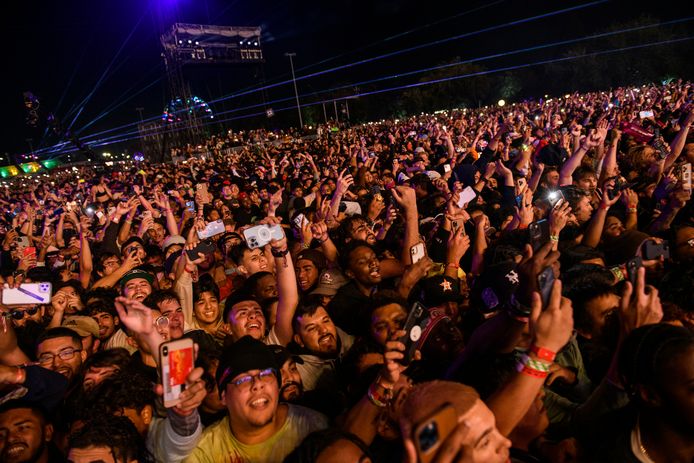 Het publiek tijdens het optreden van de Amerikaanse rapper Travis Scott op het festival AstroWorld, voor de paniek uitbrak.