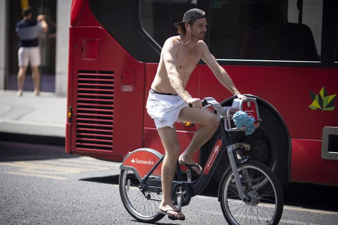 Een fietser in Londen (19/07/22).