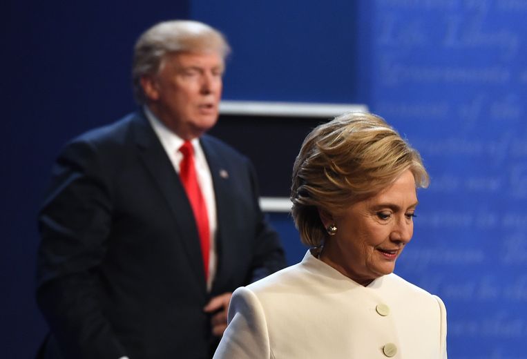 Donald Trump en Hillary Clinton in aanloop naar een verkiezingsdebat in Las Vegas. Beeld AFP