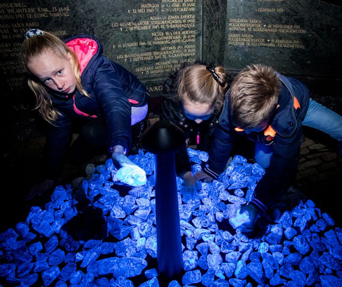 Het Holocaustmonument gisteravond in Piershil.