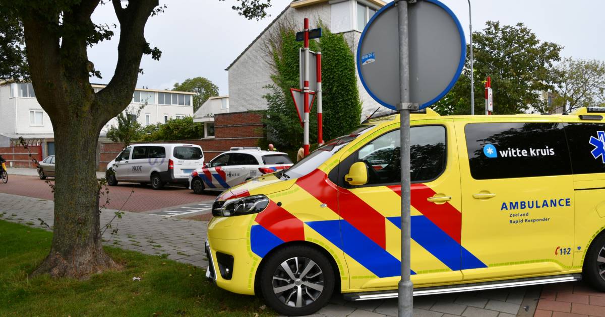 Bestuurder snorscooter gewond bij botsing met taxibusje in Vlissingen.