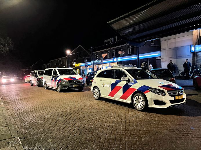De politie in Kampen heeft vrijdagavond twee mannen (29 en 33) aangehouden voor winkeldiefstal in een Kampense supermarkt.