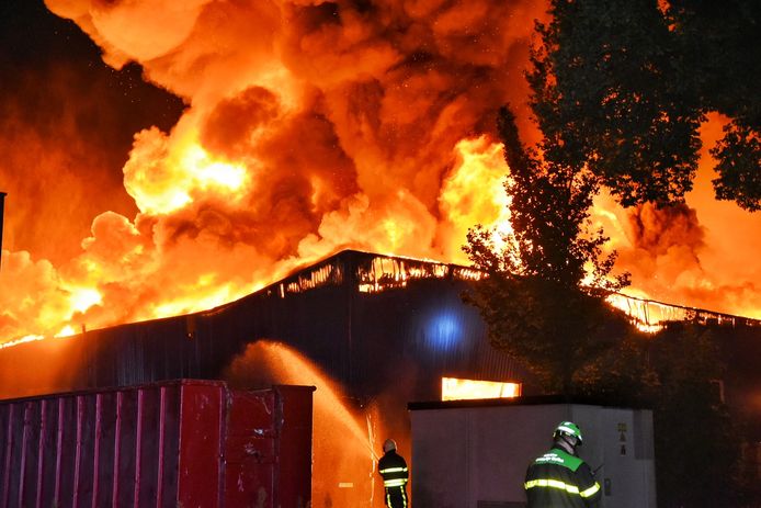 Zeer grote brand aan de Kroonstraat in Tilburg