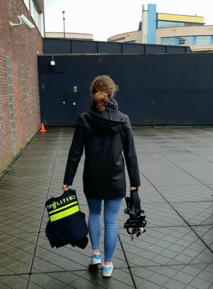 De agente zat een half jaar na de aanhouding in onwetendheid over een mogelijke hiv-besmetting.