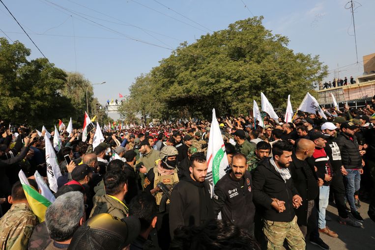 Betogers in Bagdad tijdens de optocht ter herdenking van Soleimani en al-Muhandis.
 Beeld EPA