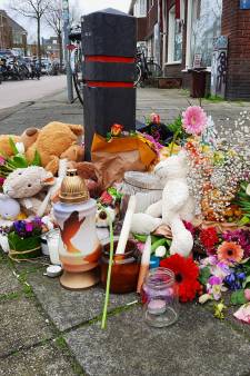 Bloemenzee op plek waar meisje (7) omkwam bij busongeluk: 'Mijn moederhart huilt’