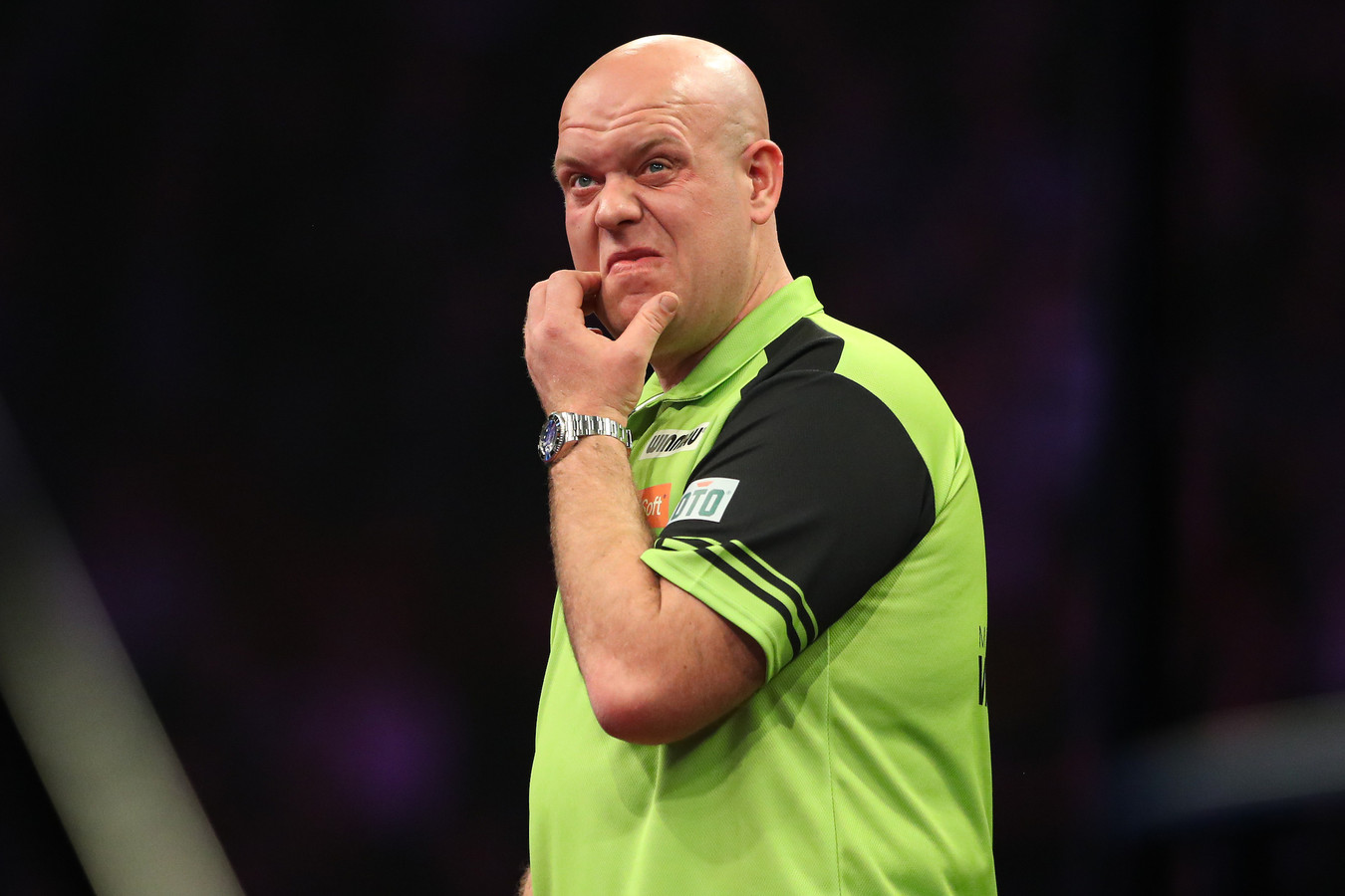 Michael van Gerwen heeft veel last na gebitsoperatie ‘Hij schaamt zich
