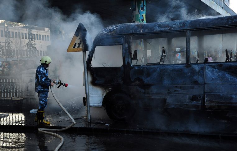 De uitgebrande bus in Damascus, woensdagochtend. Beeld AP