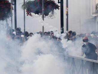 Actievoerders gooien stenen, politie gebruikt traangas en waterkanon bij G7-top in Biarritz