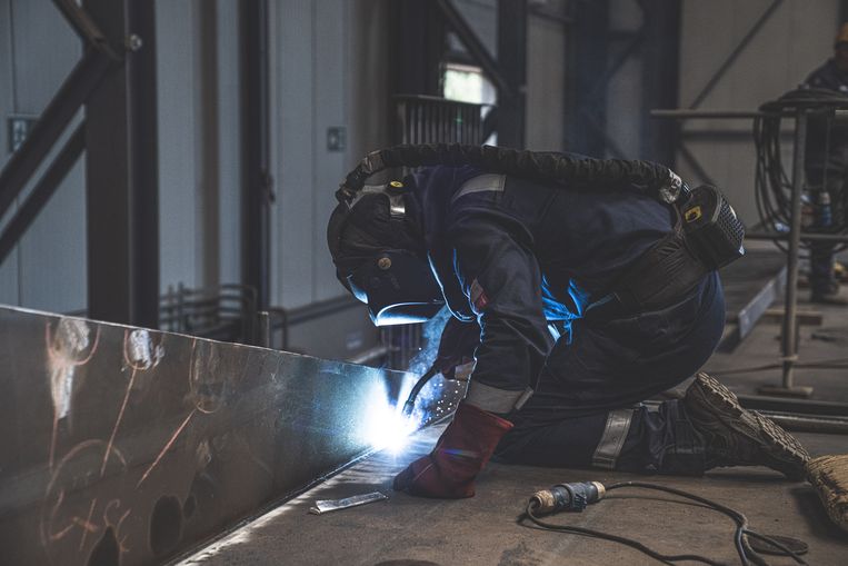  “Een op de drie kmo’s gaat het dus met minder werknemers doen om de loonstijging van de anderen te kunnen betalen”, klinkt het bij Unizo. Beeld Wannes Nimmegeers