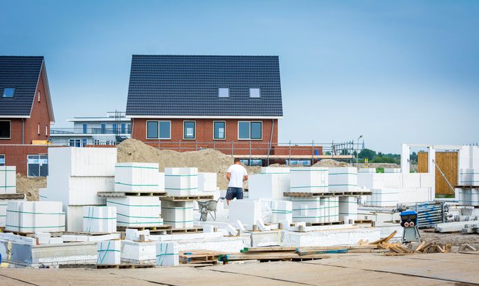 De prijs van nieuwbouwwoningen stijgt momenteel hard in Nederland.