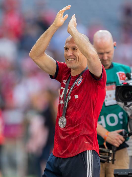 Robben viert de landstitel met Bayern.