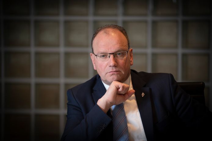 De Apeldoornse burgemeester Ton Heerts is één van de ondertekenaars van de noodkreet aan het kabinet. ,,Voor mij persoonlijk was de dag van gisteren een dieptepunt. Dat ik als burgemeester van Apeldoorn tegenover musea en theaters sta.’’