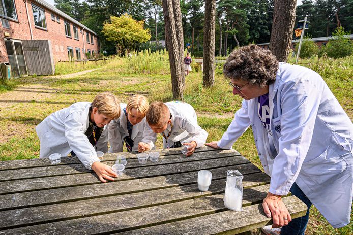 2021-08-30 - BERGEN OP ZOOM - Foto: Pix4Profs/Peter Braakmann - Mad Science start vandaag bij StayOkay in Bergen op Zoom. Kinderen gaan het bos in, doen proefjes bij StayOkay