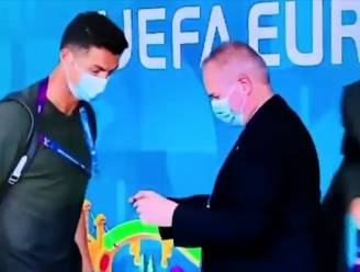 Security herkent Ronaldo niet en holt achter hem aan voor pasje