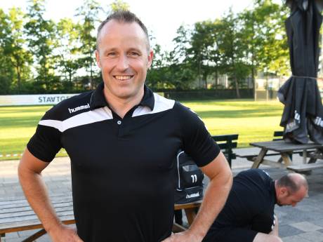 Swanen (41) gaat door bij DVVC: ‘Misschien sloop ik mezelf, maar ik heb overal wel een zalfje of dingetje voor’