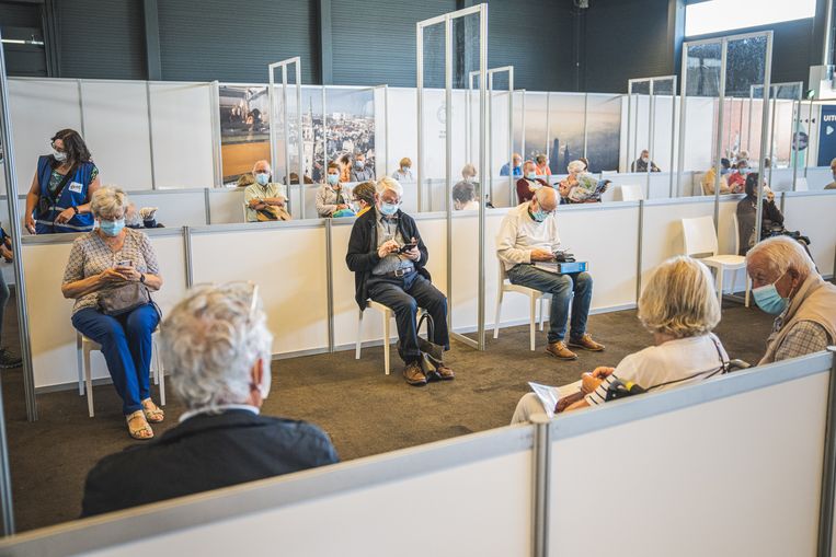 Het vaccinatiecentrum in Flanders Expo. Beeld Wannes Nimmegeers