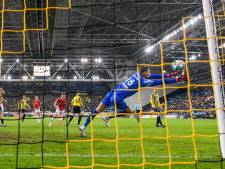 Vitesse-doelman Scherpen verrast door plek in voorselectie Oranje: ‘Het is een moeizaam, wisselvallig seizoen’