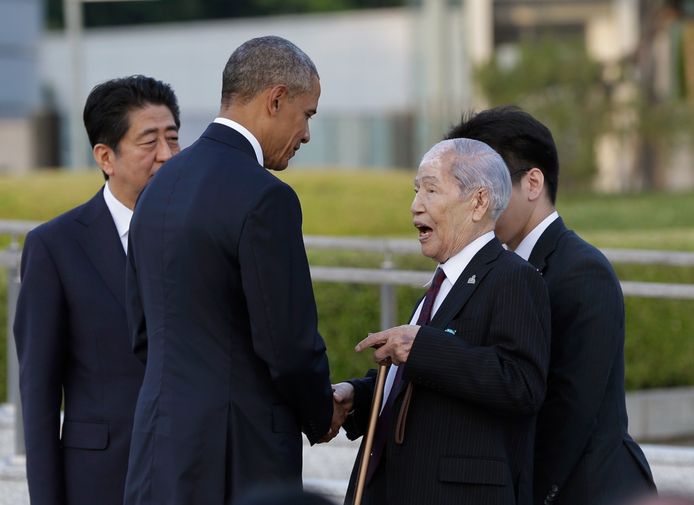 Sunao Tsuboi in gesprek met Barack Obama (Hiroshima, 2016).