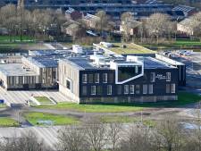 Pietertje is pas anderhalf en barst nu al uit z'n jasje; 1,1 miljoen euro voor tien noodlokalen in Zierikzee