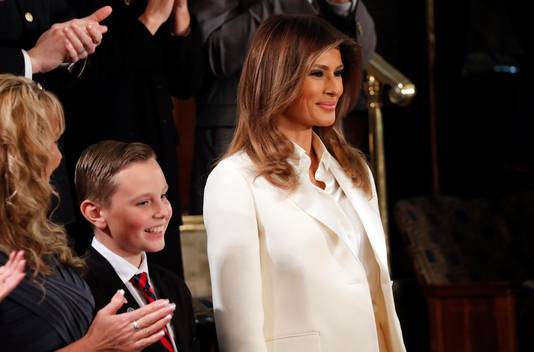 Melania Trump met links van haar het 12-jarige jongetje Preston. Hij werd geprezen door de president.