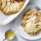 Héérlijk: Mini-appelgalettes met fijne walnootvulling & kardemomcustard