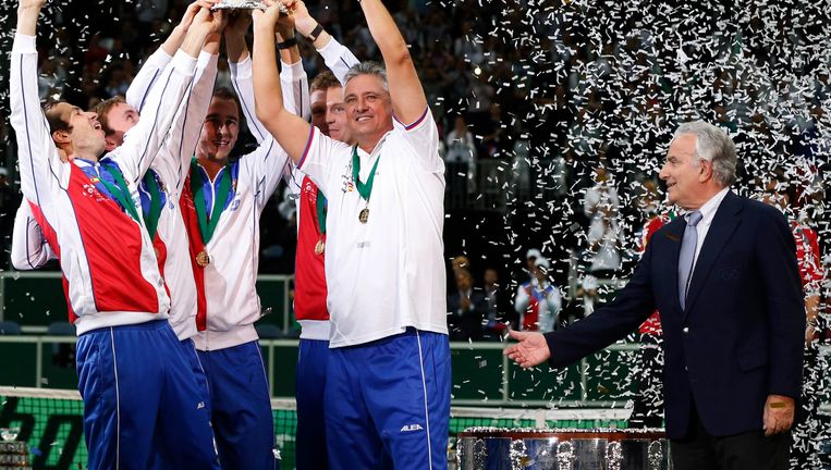 ITF-voorzitter Francesco Ricci Bitti rechts. Met de Tsjechische ploeg in 2012. Beeld ap