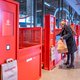 Het is nog even wennen in de pick-upwinkel zonder caissières (maar met robots)