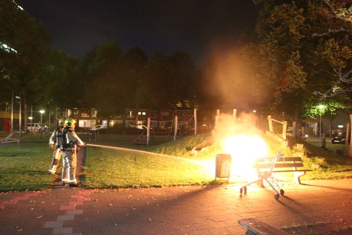 Gisteravond was er weer brand op het grasveld.