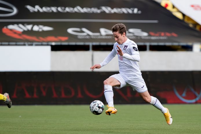 Anderlecht's Yari Verschaeren pictured in action during a soccer match between Sint-Truidense VV and RSCA Anderlecht, Sunday 18 April 2021 in Sint-Truiden, on day 34, last day of the regular competition of the 'Jupiler Pro League' first division of the Belgian championship. BELGA PHOTO KRISTOF VAN ACCOM