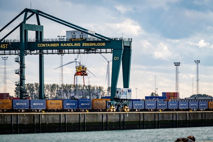 90 procent van de containerterminal in de haven van Zeebrugge is in handen van het Chinese staatsbedrijf China COSCO Shipping.