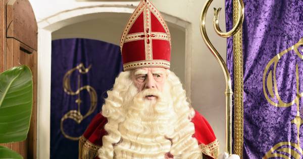 Sinterklaas Komt Naar Het Leerdamse Vrouwenhofje En Hij Neemt Pieten Uit De Sinterklaasfilm Mee Rivierenland Bndestem Nl