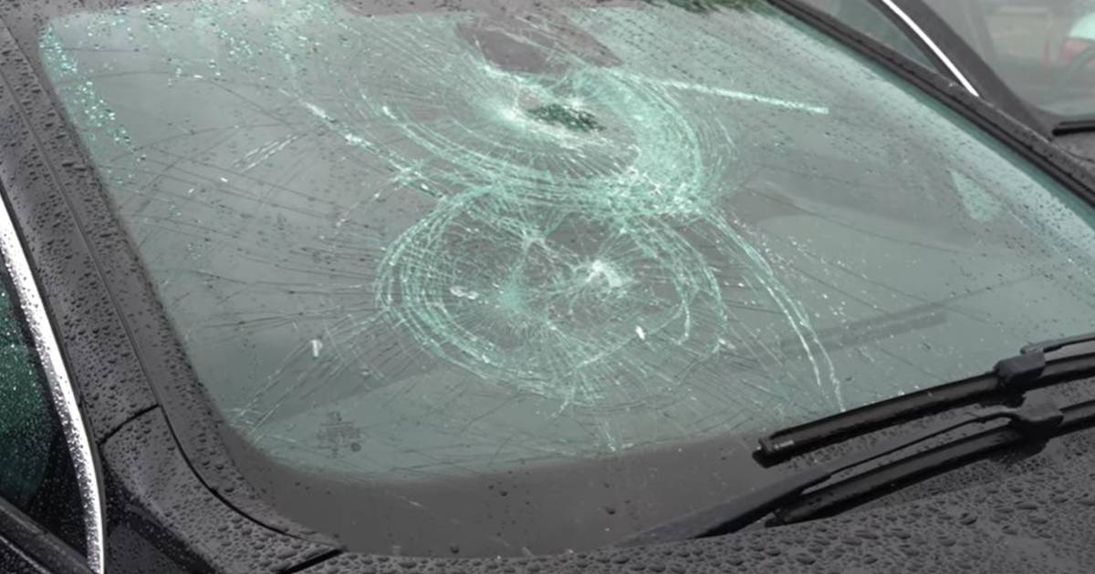 Tientallen auto’s vernield in Ter Apel, verdachte aangehouden