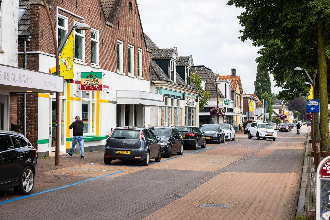 Far Out ligt aan de Wisseling in Dedemsvaart. Het is de enige coffeeshop in de gemeente Hardenberg.