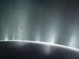 Heetwaterbronnen op Saturnusmaan Enceladus maken leven mogelijk