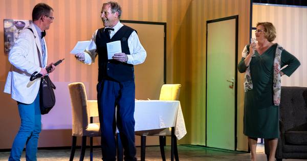 Publiek in Someren-Eind blij verrast bij klucht van De Kring - Eindhovens Dagblad