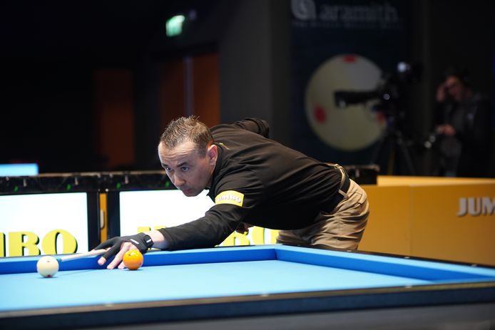 Jean van Erp op het NK driebanden in actie tegen Raymond Swertz. 'Goed gespeeld, maar hij was beter.'