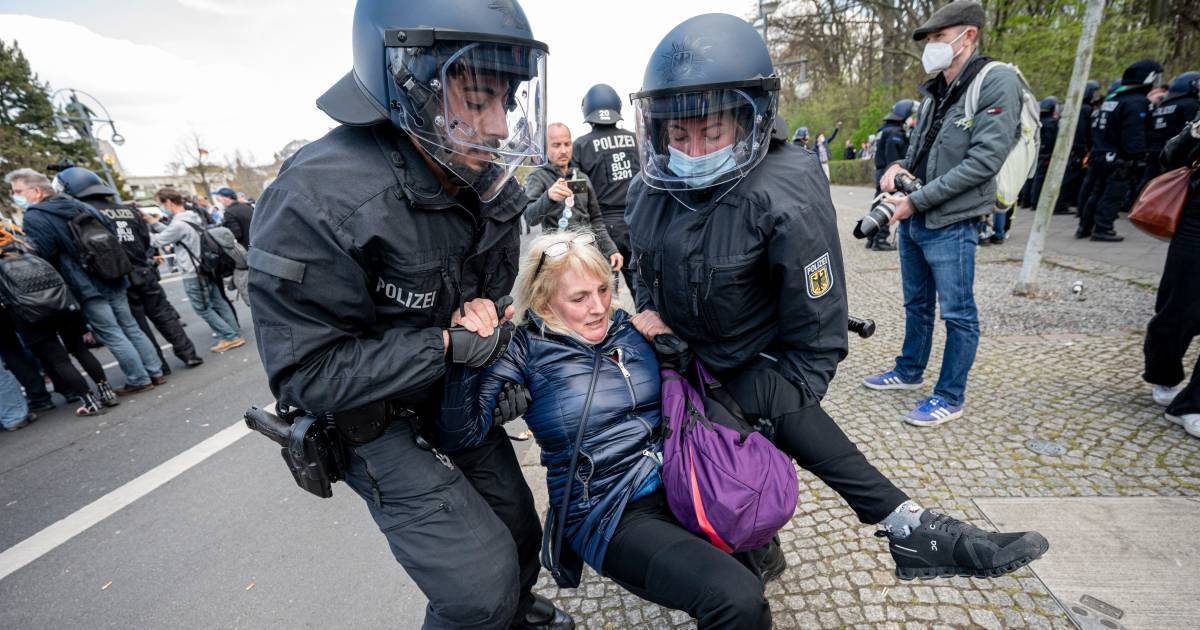 DE GREAT RESET AGENDA DICTATUUR DYSTOPIA IS IN OPMARS TIJD VOOR TERUG TE STRIJDEN VOOR ONZE BEWEGINGSVRIJHEID VOLGENS DE BURGERGRONDRECHTEN GRONDWETTELIJKE BURGERVRIJHEID ??KLIK HIER BENEDEN OP ARTIKEL ÉN LEES HET ARTIKEL ????.