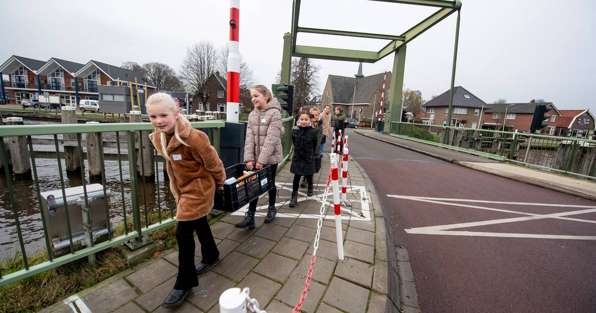 ‘Polonaise’ in Daarlerveen met spullen voor voedselbank in Nijverdal