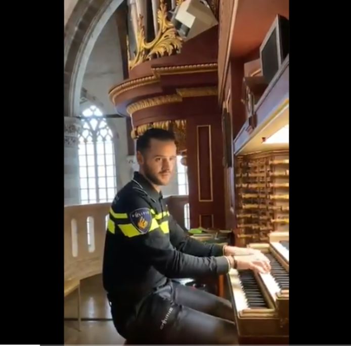André Nieuwkoop zit opnieuw achter het orgel in de Laurenskerk.