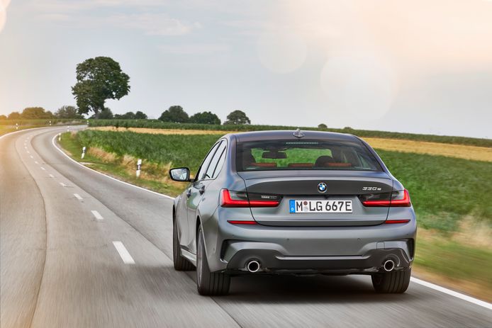 De nieuwe BMW 330e slimmere regels | Auto | AD.nl